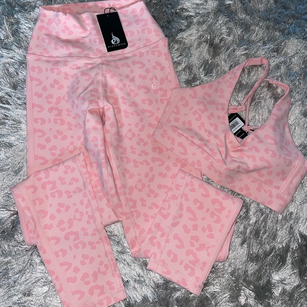 EVOLUTION SPORTS BRA + EVOLUTION HIGH WAISTED SCRUNCH LEGGINGS